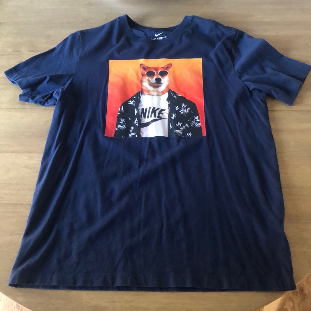 Mens Nike tee, large, standard fit